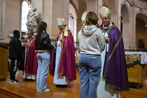L’attraction du catholicisme chez les jeunes Occidentaux: mode ou tendance durable?