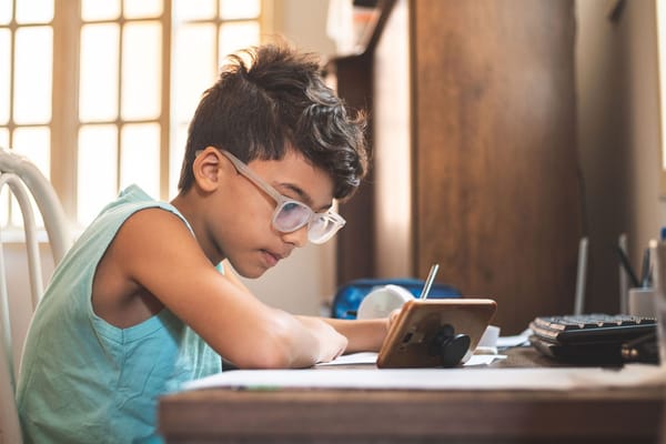 “Débranchez-les jusqu’à l’université”: une enseignante alerte sur les dangers de l’IA à l’école