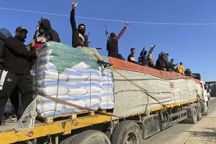 Aide humanitaire à Gaza : Israël annonce la reprise sur fond de doutes