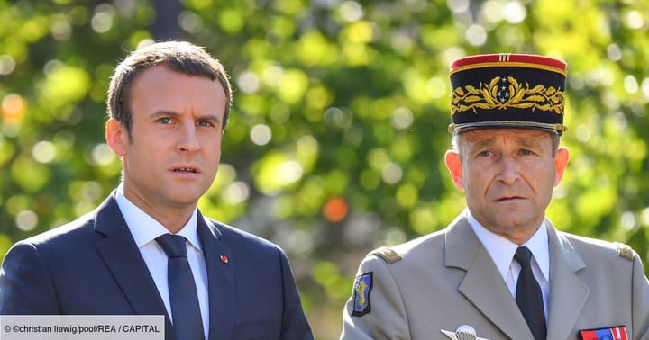 Macron tente d’échapper à sa hollandisation et de réembobiner les Français