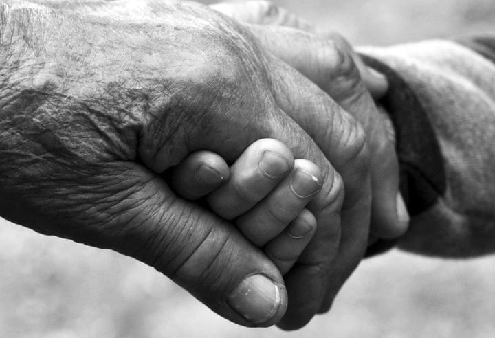 Les libertés des résidents d’EHPAD «grandement entravées» pendant la crise de la Covid-19