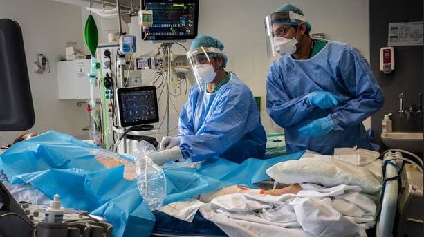 Europe, continent le plus vacciné et le plus contaminé, va imposer de nouvelles restrictions inefficaces