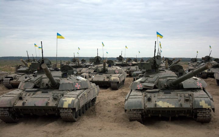 Une guerre en Ukraine pour sortir du COVID ?