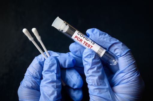 La gravité des symptômes diffèrerait en fonction du variant en circulation et du statut vaccinal