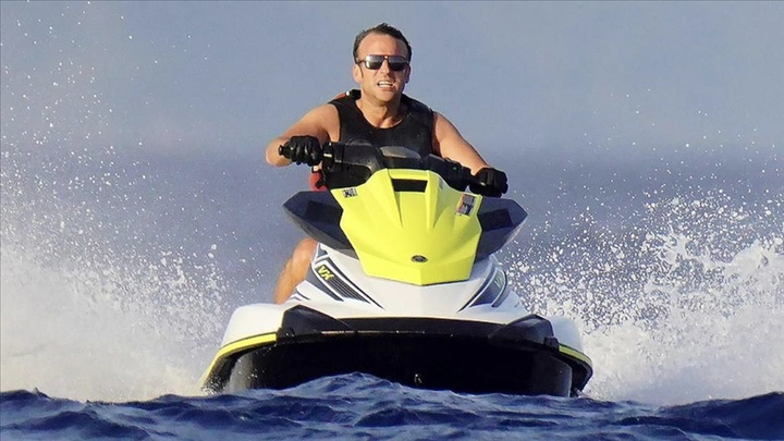 Macron copieusement insulté sur scène au festival du Touquet…
