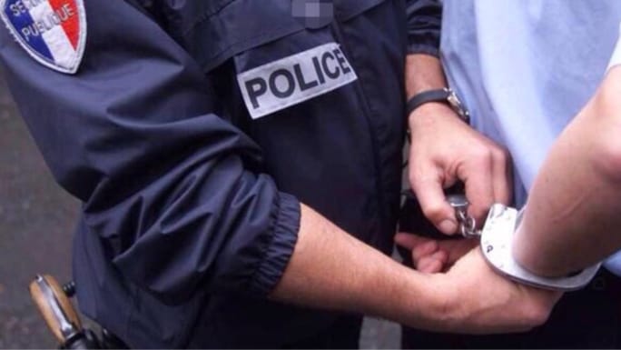 ALERTE : des soignants suspendus discrètement convoqués par la police