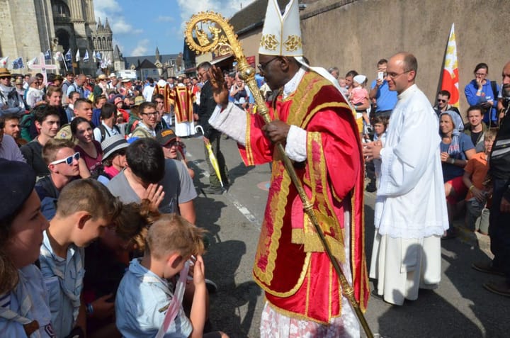 [PAYANT] – Urbi et Orbi n°24 – Comment la messe traditionnelle est devenue une manifestation de liberté face aux abus de pouvoir de François