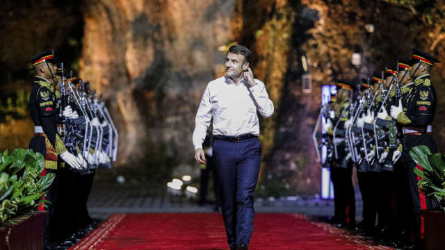 L’haruspice Europe1 scrute le silence du Dieu Macron, par Modeste Schwartz