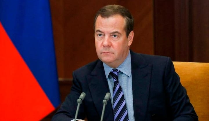 Les prédictions sombres de Medvedev sur les États-Unis et l’Europe, par Polina Konoplyanko