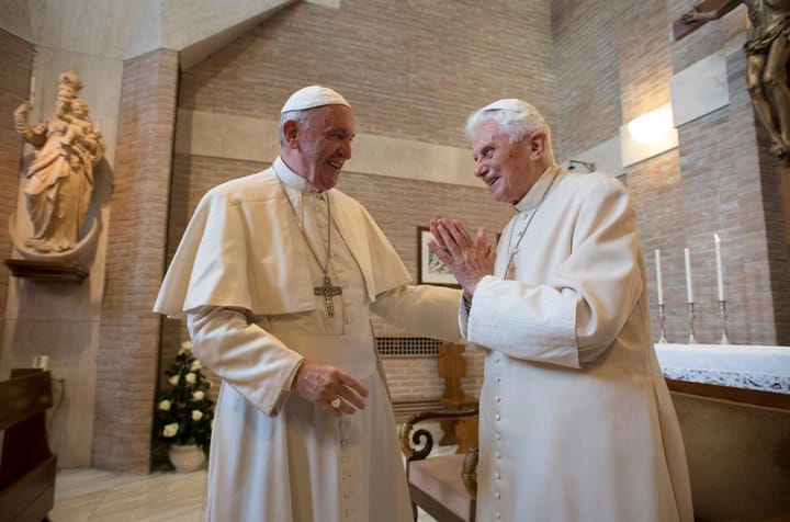 Urbi & Orbi n°27 – Comment Benoît XVI a plongé l’Eglise dans la crise