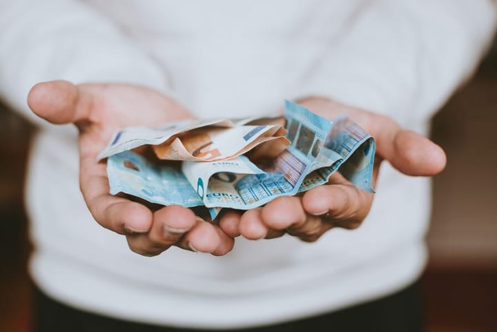 Saturer ses livrets réglementés, débancariser, que faire face à la crise ?