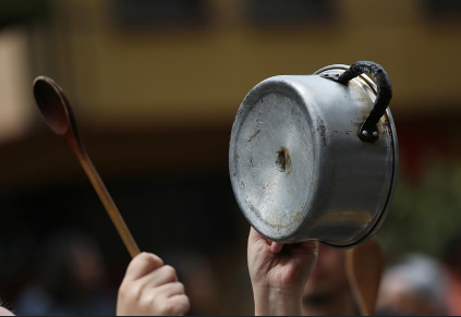 Le Courrier des Stratèges recense les « casserolades » quotidiennes