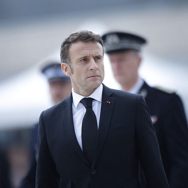 Les émeutes s’arrêtent. Les lois scélérates continuent