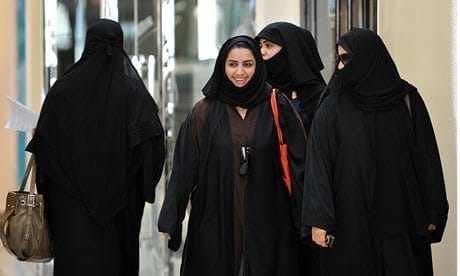 Abaya : un faux clivage pour cacher un vrai chaos à venir