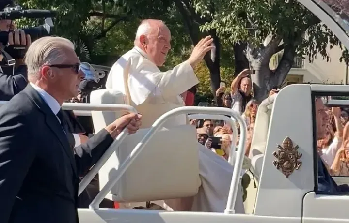A Louvain on condamne le pape François pour être…trop catholique