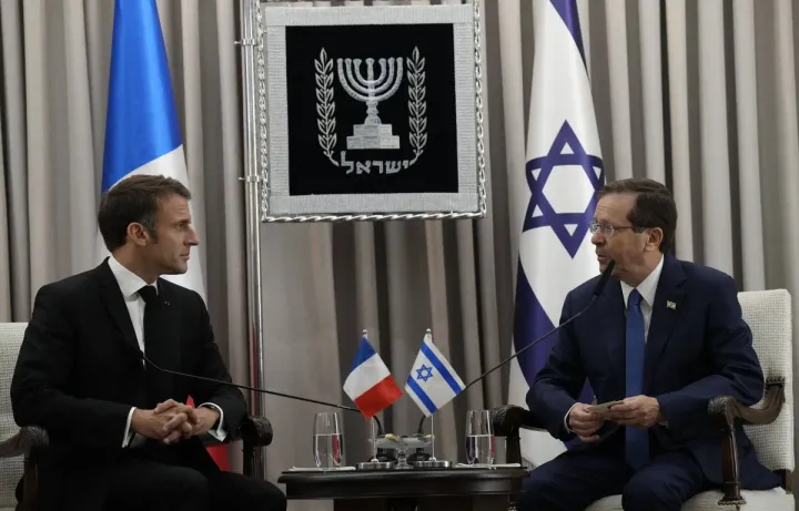 Mais pourquoi donc Emmanuel Macron se rend-il en Israël ?