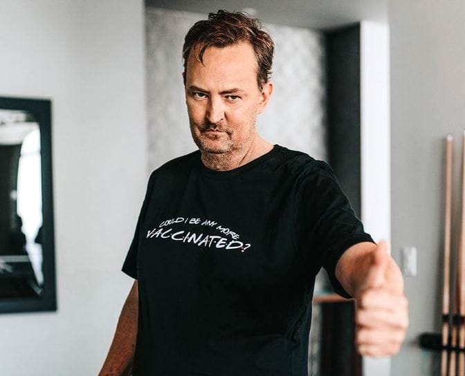 USA : des Républicains associent le décès de Matthew Perry au vaccin ARNm