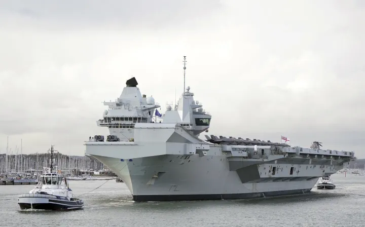 Le porte-avion britannique « Queen Elisabeth » en panne pour les manœuvres de l’OTAN