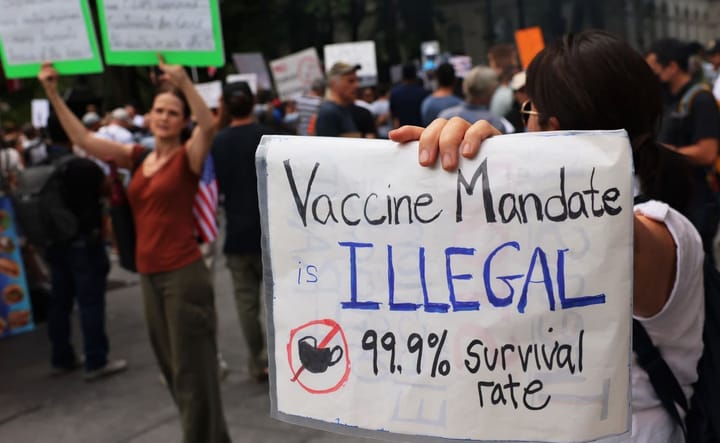 USA: une mère obtient le droit d’intenter une action en justice après la vaccination forcée de son fils