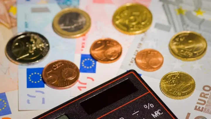 Pourquoi l’euro va continuer à dévisser et les taux français monter sur l’immobilier