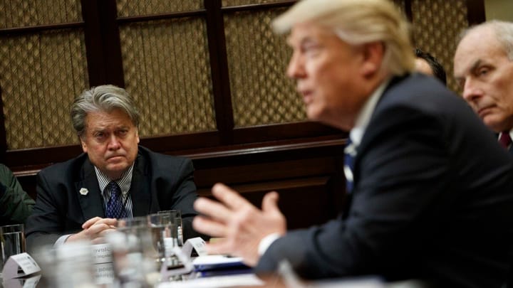 Steve Bannon accuse Elon Musk  « d’opportuniste et de raciste »