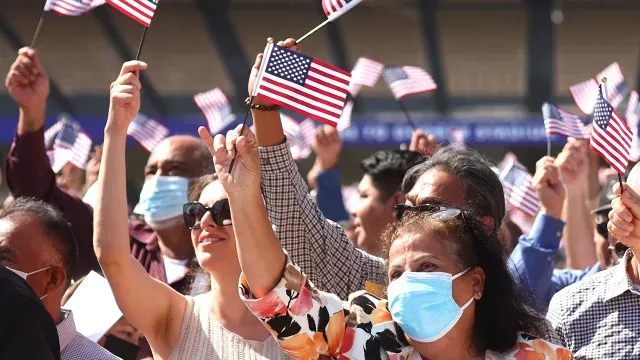 USA: fin de l’exigence de vaccin COVID pour les migrants légaux