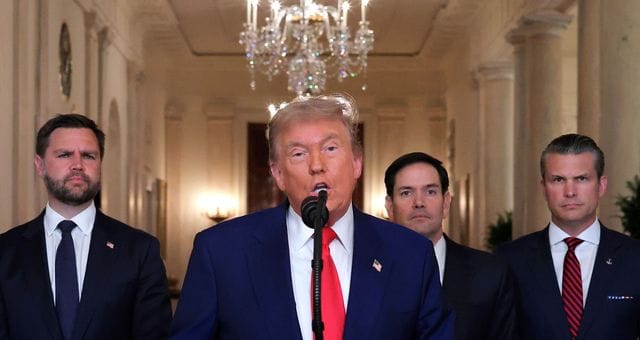 Trump bombarde théâtralement l’Iran qui riposte en frappant durement Israël