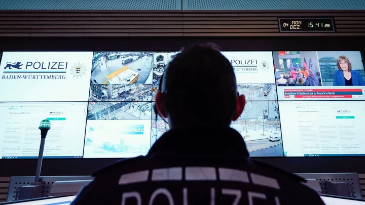 Allemagne : l’État policier prend pour cible les jeunes et l’AfD, par Ulrike Reisner