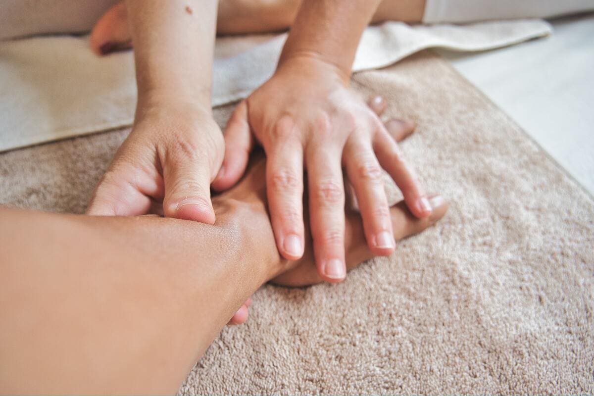 Stressé, fatigué, anxieux ? Et si vous essayez la digitopuncture ?